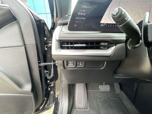 Certified 2025 Cadillac XT4 Premium Luxury FWD image 17