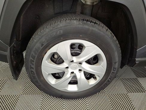 Used 2021 Toyota RAV4 LE AWD/4WD image 18