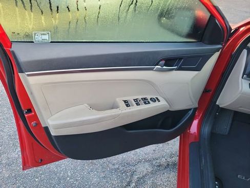Used 2020 Hyundai Elantra SE image 9