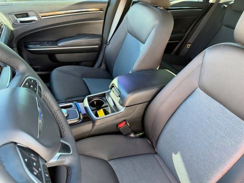 Used 2023 Chrysler 300 Touring w/ Sport Appearance Package image 17