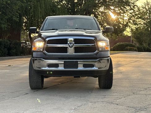 Used 2020 RAM 1500 Classic SLT AWD/4WD image 2