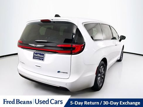 Used 2024 Chrysler Pacifica Limited FWD image 10