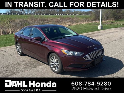 Used 2017 Ford Fusion SE image 1