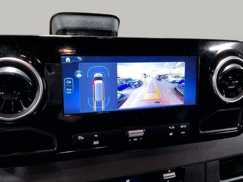 Used 2025 Mercedes-Benz Sprinter 2500 image 25