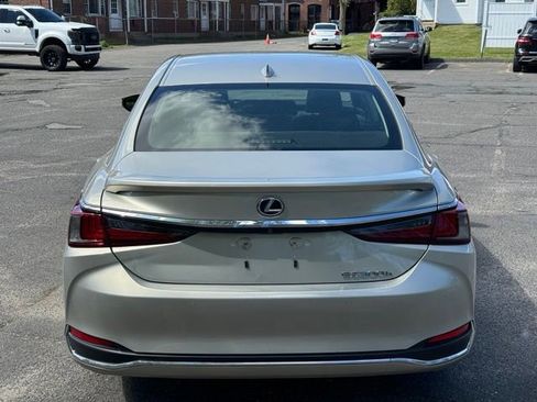 Used 2019 Lexus ES 300h w/ Premium Package FWD image 6