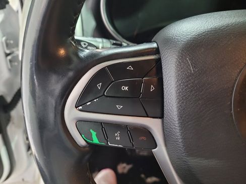 Used 2019 Jeep Grand Cherokee Laredo w/ Security & Convenience Group image 31