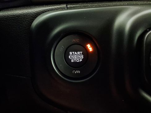 Used 2022 Jeep Gladiator Sport image 16