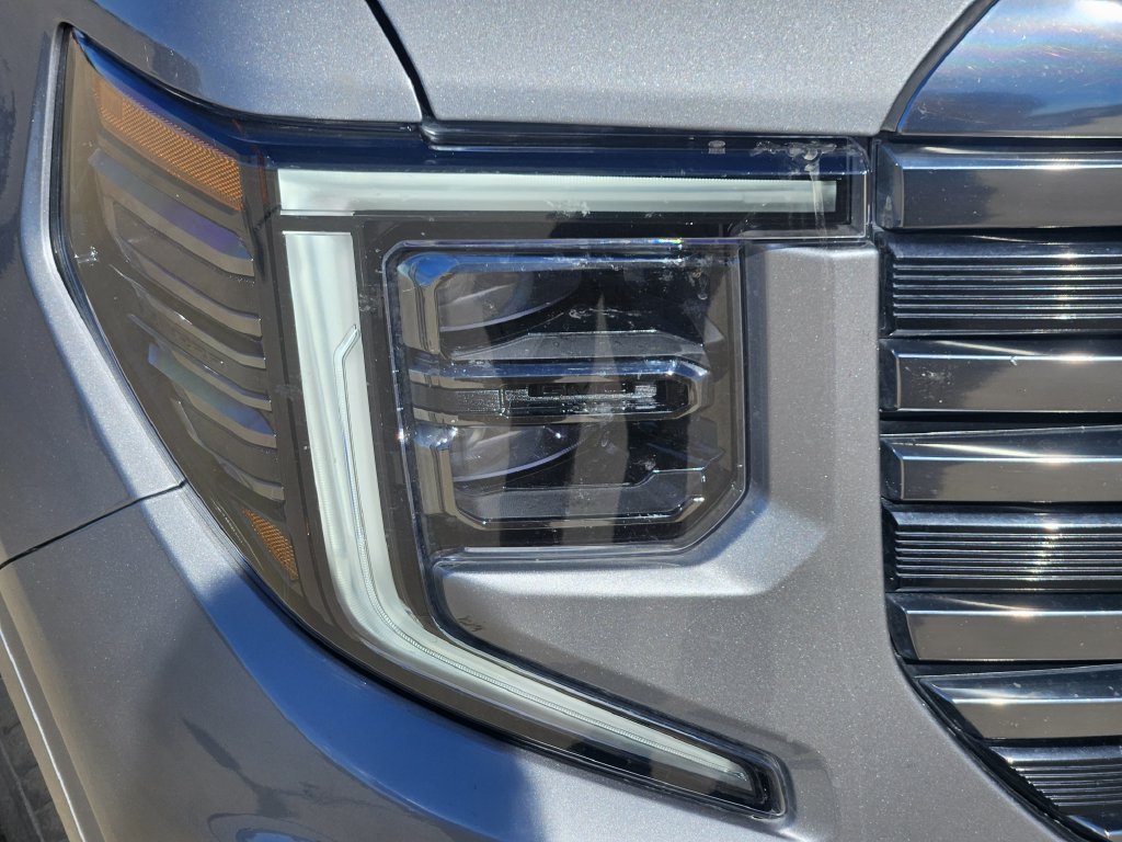 Used 2023 GMC Sierra 1500 AT4 w/ AT4 Premium Package AWD/4WD image 9
