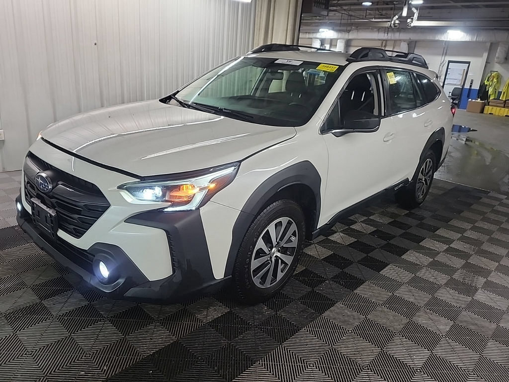 Used 2024 Subaru Outback AWD/4WD image 2