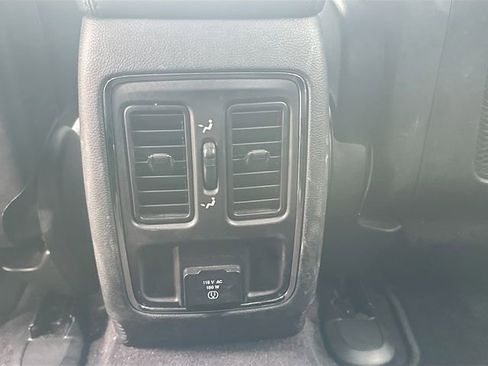Used 2018 Jeep Grand Cherokee Altitude AWD/4WD image 27
