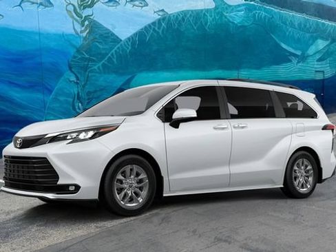 New 2026 Toyota Sienna XLE FWD image 4