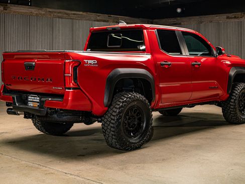 Used 2025 Toyota Tacoma TRD Off-Road image 10