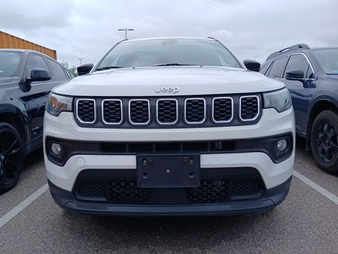 Used 2024 Jeep Compass Latitude AWD/4WD image 3