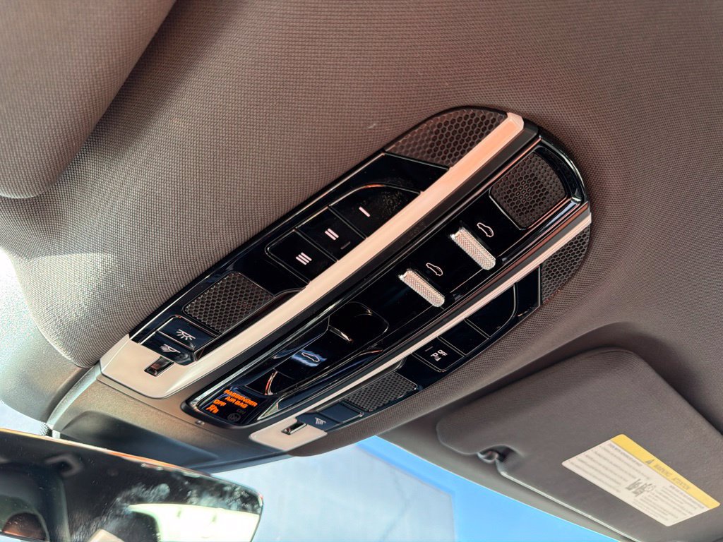 Used 2018 Porsche Panamera RWD image 40