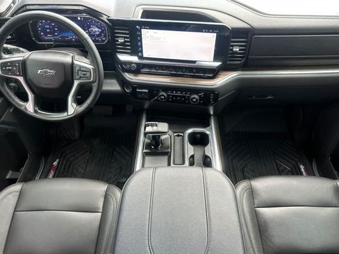 Used 2024 Chevrolet Silverado 1500 LT Trail Boss w/ Convenience Package II AWD/4WD image 3