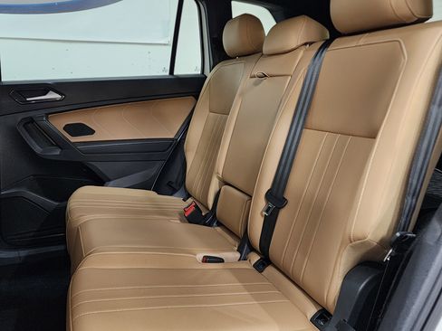 Used 2022 Volkswagen Tiguan SE image 16