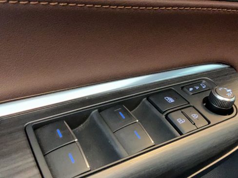Used 2021 Toyota Venza XLE w/ Softex Package AWD/4WD image 23