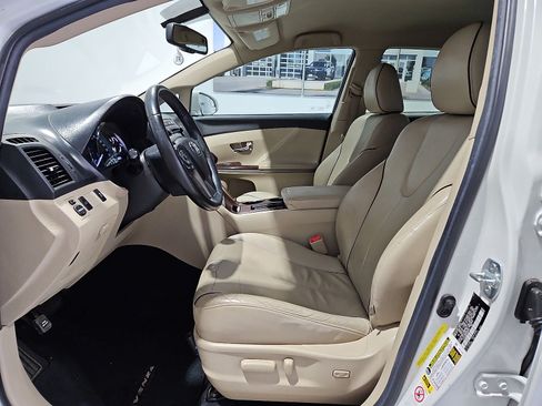 Used 2013 Toyota Venza XLE FWD image 16