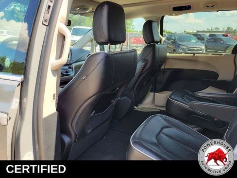Used 2023 Chrysler Pacifica Limited FWD image 16