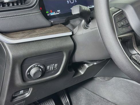 Used 2026 Jeep Grand Cherokee L 2WD image 17
