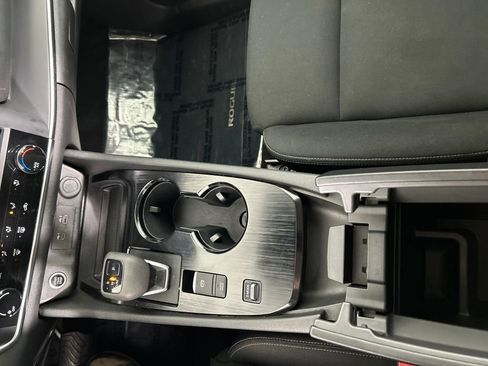 Used 2023 Nissan Rogue S image 14