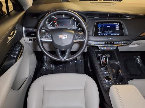 Certified 2023 Cadillac XT4 Luxury w/ Cold Weather Package image 15