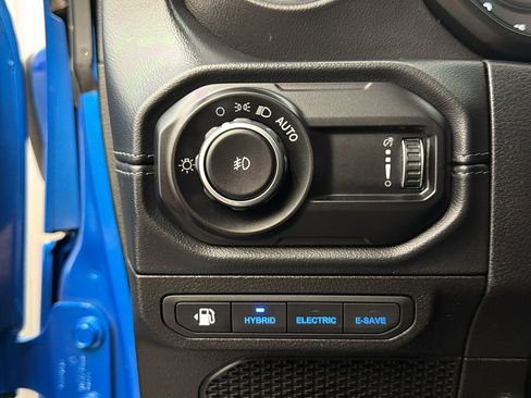 Used 2024 Jeep Wrangler Unlimited Sahara w/ Technology Group image 29