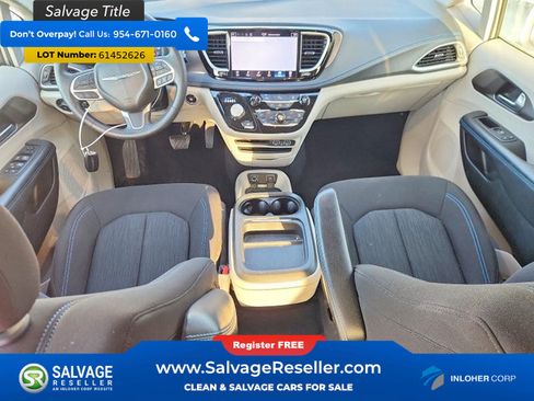 Used 2021 Chrysler Pacifica Touring FWD image 11