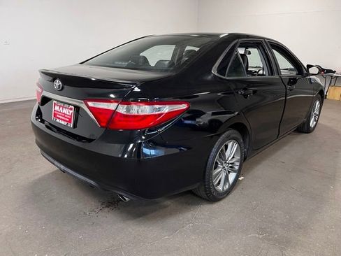 Used 2017 Toyota Camry SE FWD image 3