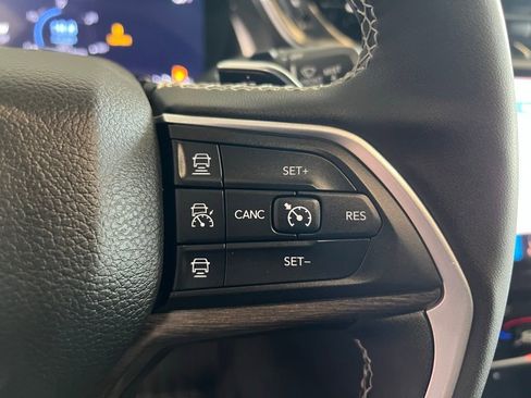 Used 2024 Jeep Grand Cherokee L Limited w/ Black Appearance Package image 21