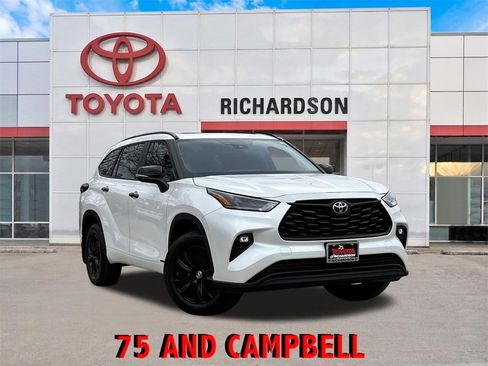 Used 2025 Toyota Highlander XLE image 1
