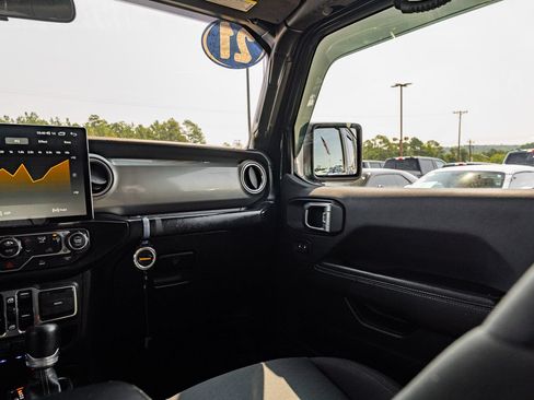 Used 2021 Jeep Wrangler Unlimited Sahara AWD/4WD image 32