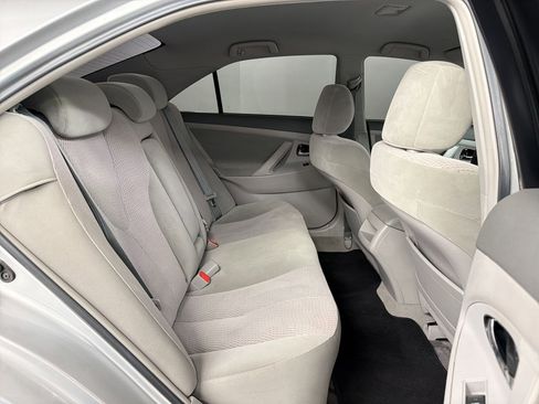 Used 2011 Toyota Camry LE image 27