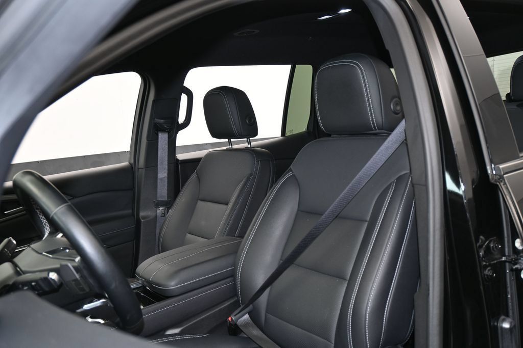 Used 2024 Chevrolet Traverse LT w/ Midnight/Sport Edition FWD image 10