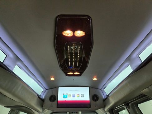 Used 2020 GMC Savana 2500 image 9