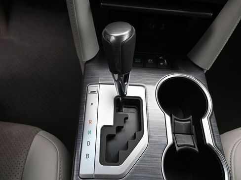 Used 2014 Toyota Camry XLE w/ Leather Package FWD image 26