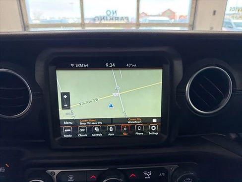Used 2021 Jeep Wrangler Unlimited Sahara w/ Uconnect 4C Nav & Sound Group AWD/4WD image 3