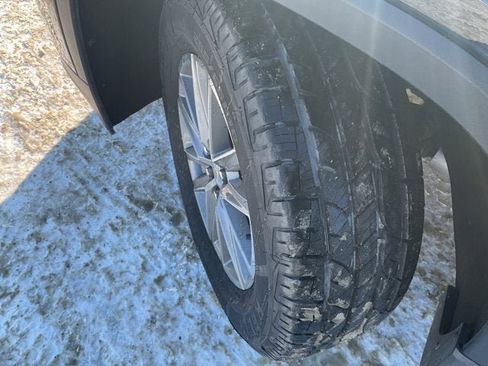 Used 2022 Chevrolet Traverse LT image 43