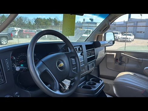 Used 2022 Chevrolet Express 2500 Extended image 10