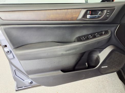 Used 2017 Subaru Outback 2.5i Limited AWD/4WD image 15