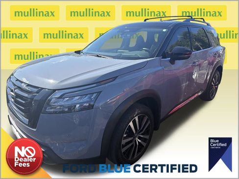 Used 2025 Nissan Pathfinder Platinum w/ Black Appearance Package FWD image 1