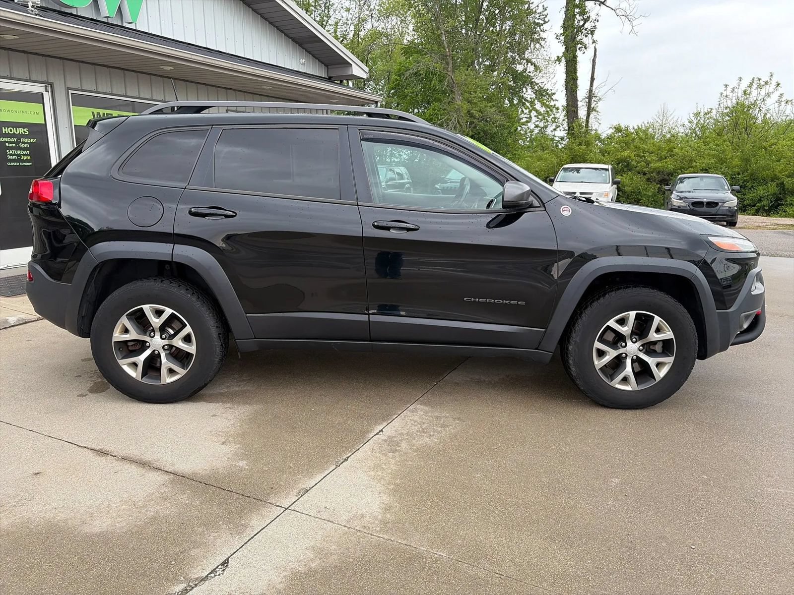 Used 2018 Jeep Cherokee Trailhawk AWD/4WD image 9
