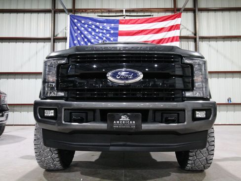 Used 2019 Ford F250 Lariat AWD/4WD image 2