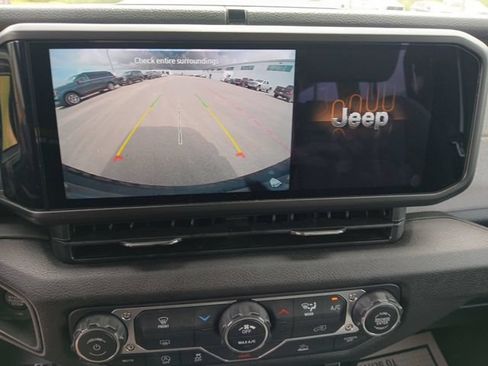 Used 2025 Jeep Wrangler Unlimited Sport AWD/4WD image 23