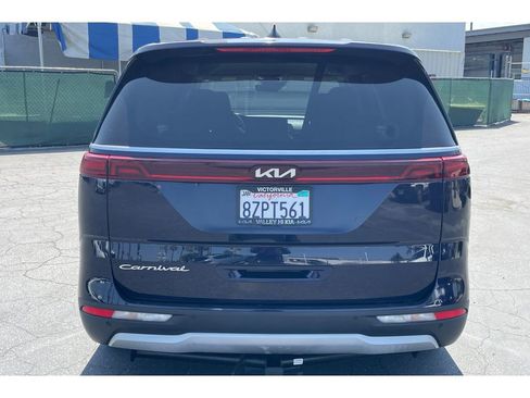 Used 2022 Kia Carnival LX FWD image 4