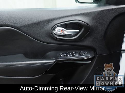 Used 2020 Jeep Cherokee Latitude Plus AWD/4WD image 23