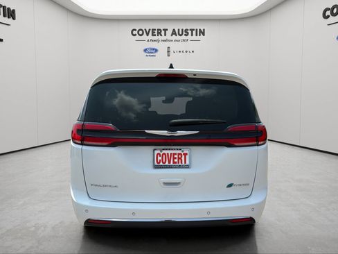 Used 2023 Chrysler Pacifica Touring-L FWD image 5