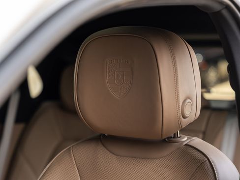 Certified 2023 Porsche Cayenne Platinum Edition AWD/4WD image 25