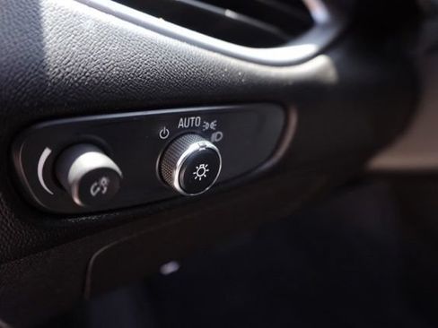 Used 2025 Chevrolet Malibu LS FWD image 17