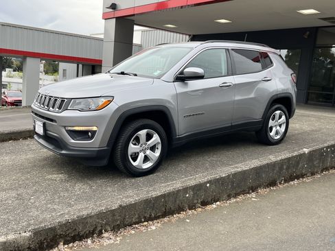 Used 2020 Jeep Compass Latitude w/ Popular Equipment Group AWD/4WD image 4